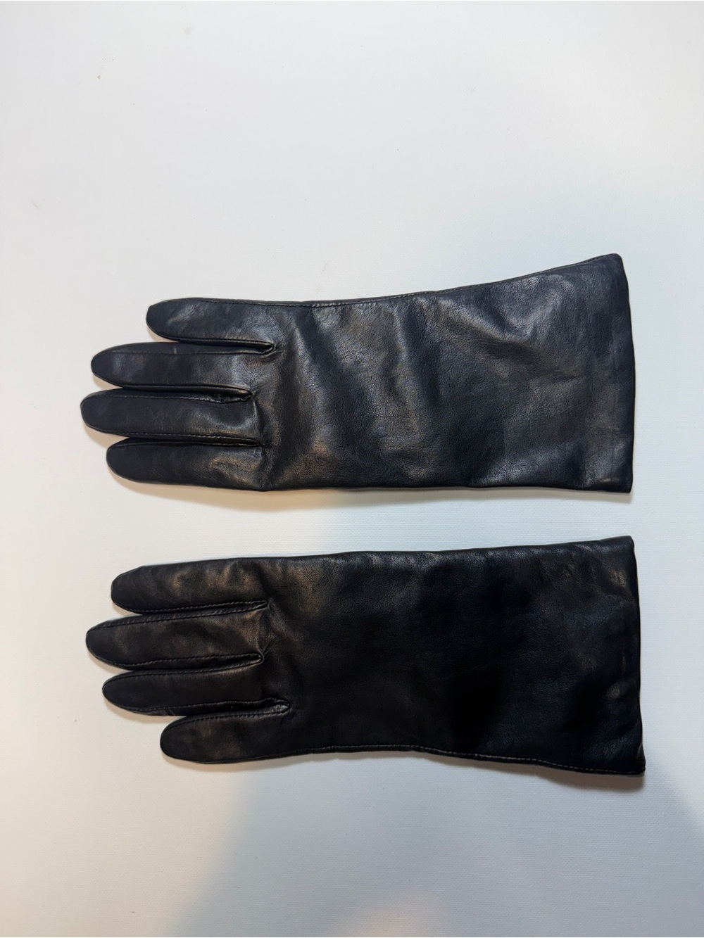Women's Black Leather Gloves - Sleek Everyday Style Cashmere Lining